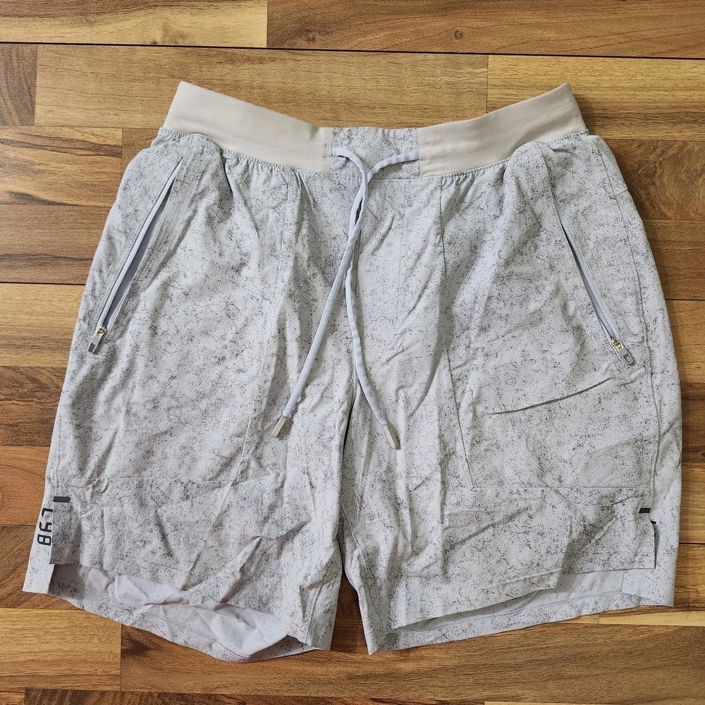 Lululemon License To Train Shorts Gravel Dust White Grey Size Medium Unlined Euc